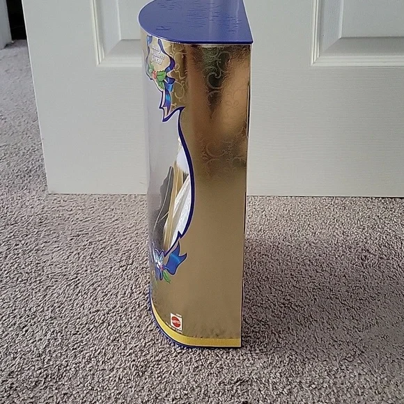 Holiday Disney Snow White Barbie - Picture 8 of 9